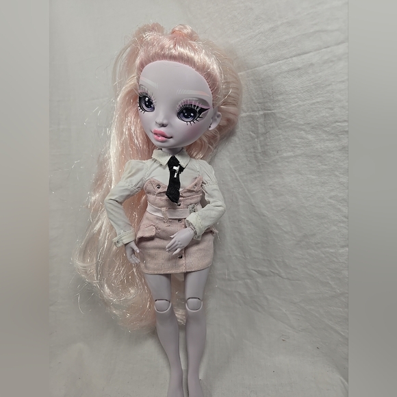 Fashion Doll with Pink Hair and White Outfit - Picture 3 of 12